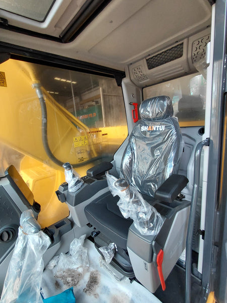 BRAND NEW SHANTUI EXCAVATOR SE215W