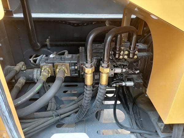 USED SANY CRAWLER CRANE SCC1500A-8 (CCCR-563)