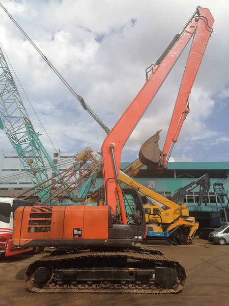 HITACHI EXCAVATOR ZX200-5G - (EX200-182)