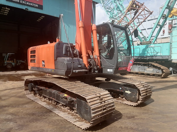 HITACHI EXCAVATOR ZX200-5G - (EX200-182)