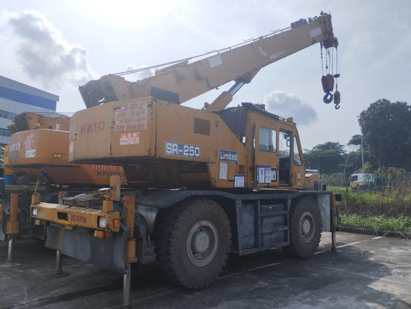 KATO ROUGH TERRAIN CRANE KR-25H-V3 - (RTC25-007)