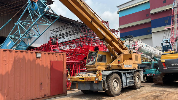 KATO ROUGH TERRAIN CRANE KR-25H-V3 - (RTC25-007)