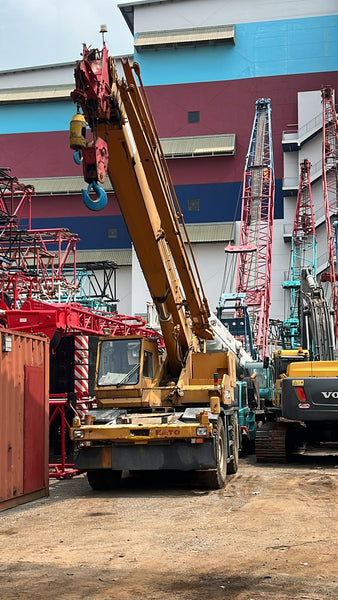 KATO ROUGH TERRAIN CRANE KR-25H-V3 - (RTC25-007)