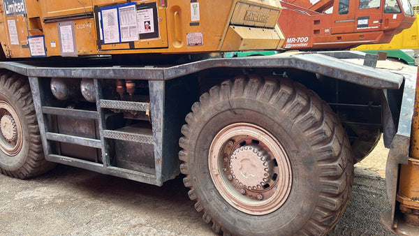 KATO ROUGH TERRAIN CRANE KR-25H-V3 - (RTC25-007)