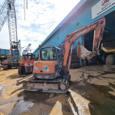DOOSAN MINI EXCAVATOR DX60R