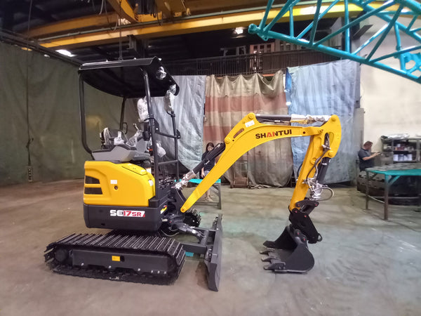 BRAND NEW SHANTUI EXCAVATOR SE17SR (ME-213)