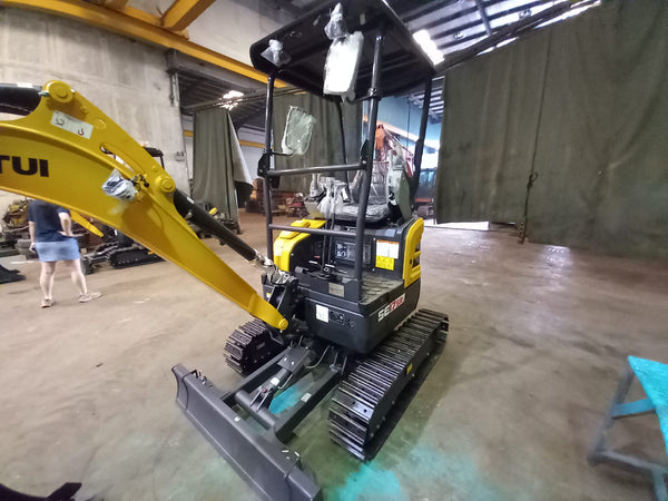 BRAND NEW SHANTUI EXCAVATOR SE17SR (ME-213)