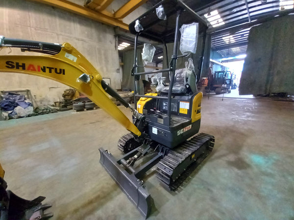 BRAND NEW SHANTUI EXCAVATOR SE17SR (ME-214)