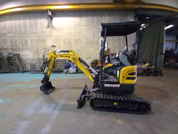 BRAND NEW SHANTUI EXCAVATOR SE17SR (ME-212)