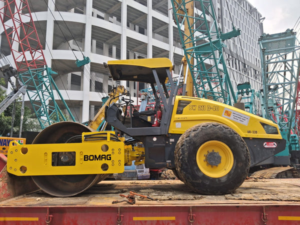 BOMAG VIBRATORY ROLLER BW211D-40 - (VR-339)