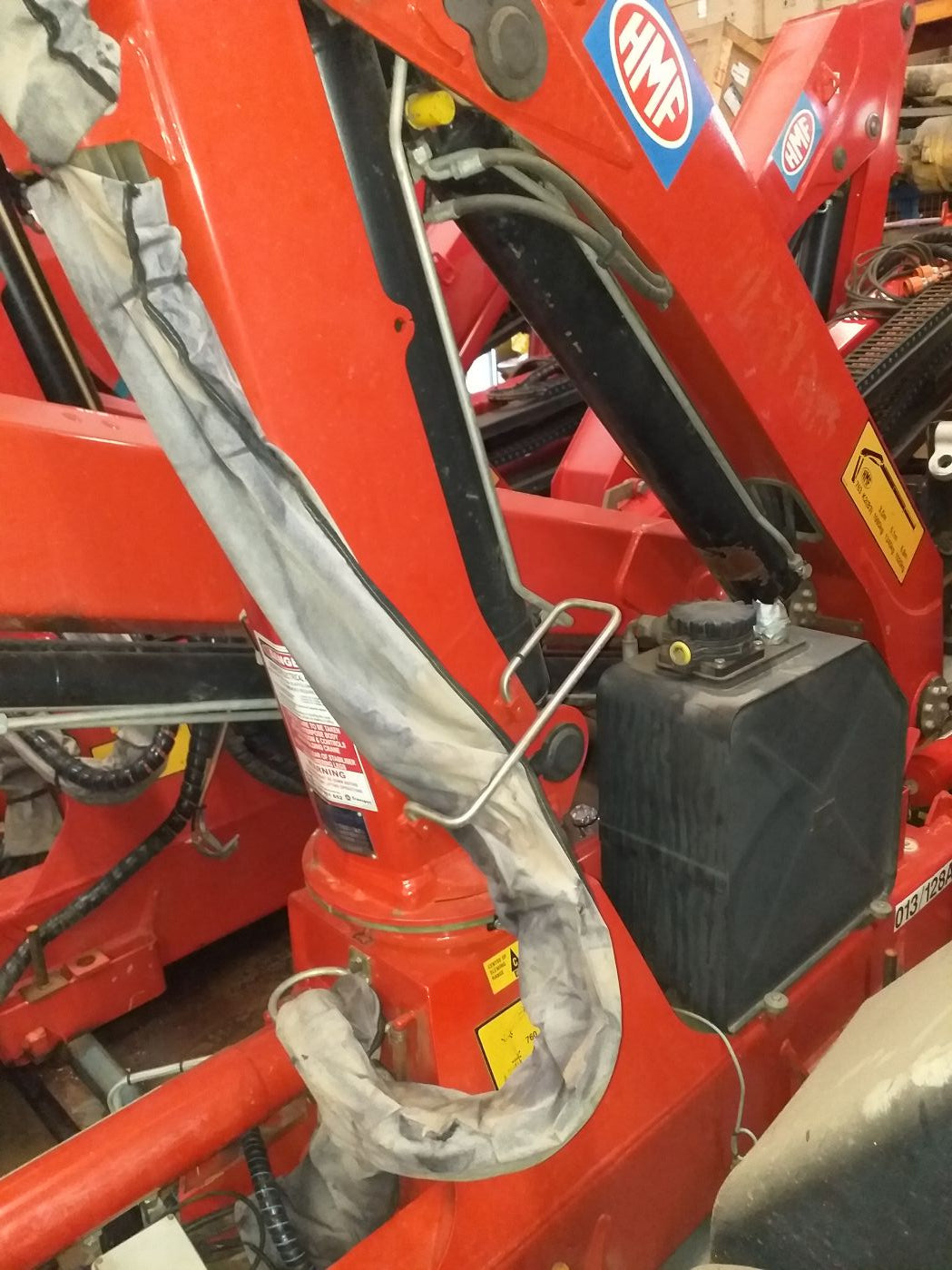 HMF MOUNTED CRANE 760-K2 - (CM-026)