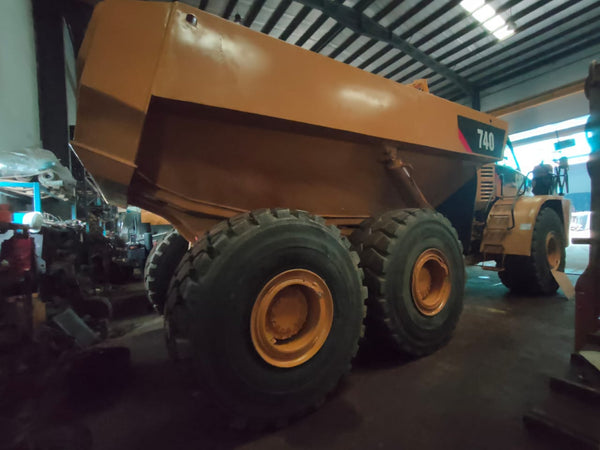 CATERPILLAR DUMP TRUCK 740 - (DT-358)