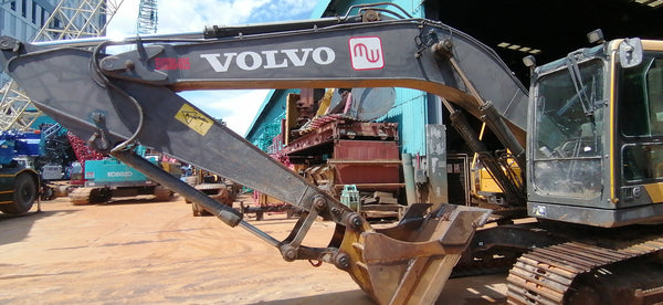 VOLVO EXCAVATOR EC200D - (EV200-005)