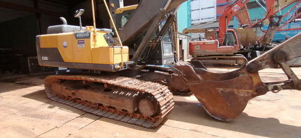 VOLVO EXCAVATOR EC200D - (EV200-005)