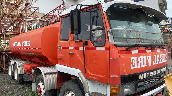 MITSUBISHI WATER TANK TRUCK FS310S - (CT-026)